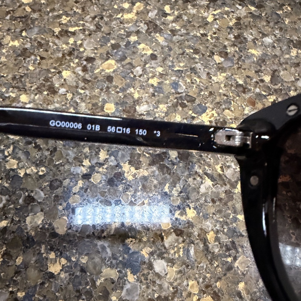 NWOT Guess Cat Eye Sunglasses Black Rhinestone Accent w/ Case - Picture 4 of 6